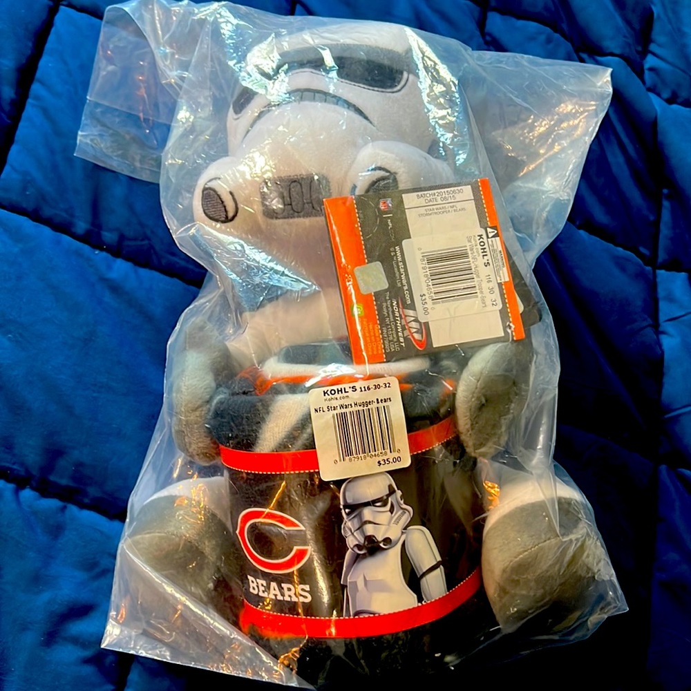 NFL Star Wars Hugger Chicago Bears Blanket and Bear BRAND NEW IN PACKAGE
